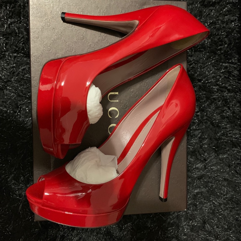 Red SEXY gorgeous peep toe Gucci pumps
